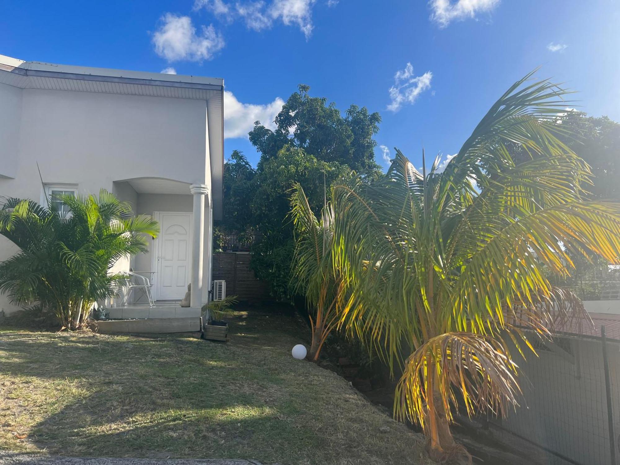 Skys Location Pakehina Bed & Breakfast Schoelcher Exterior photo